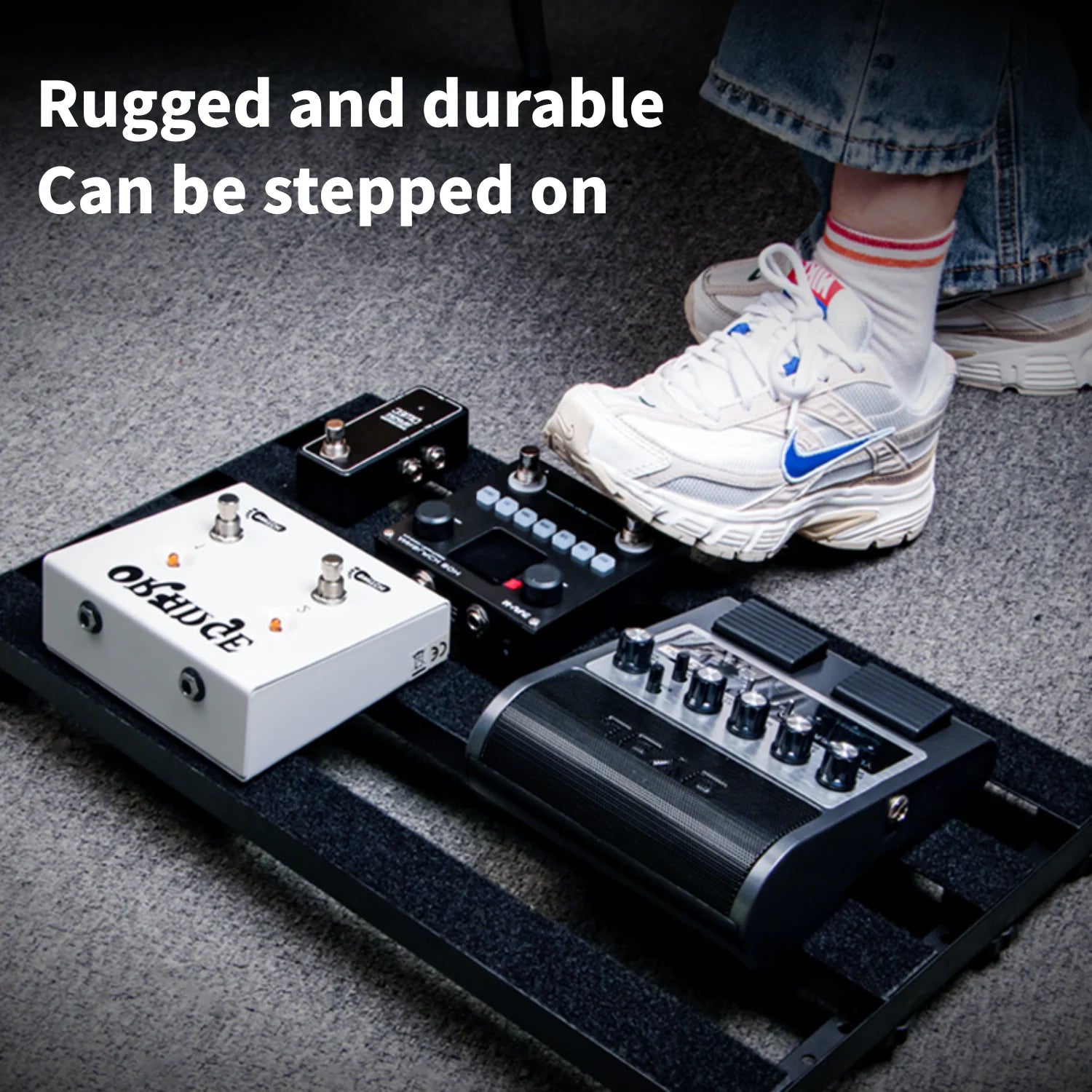 19inch guitar pedals with durable metal construction and lightweight 4row tilt design made of aerospace-grade aluminum